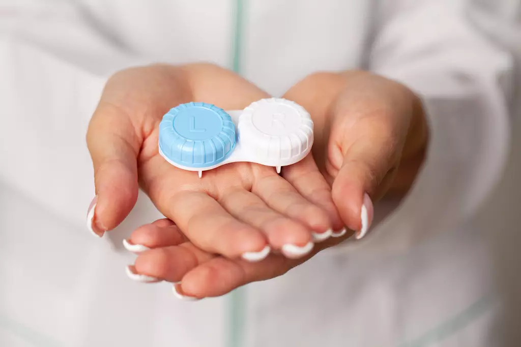 Contact lens
